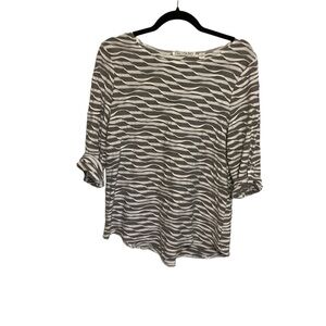 SNOSKINS pullover top in grey& white size medium